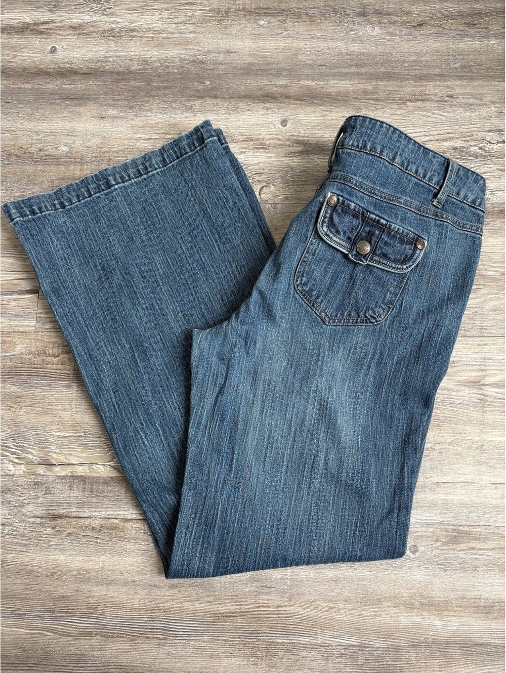Sonoma Life + Style Women’s Modern Fit Low Rise Bootcut Jeans Medium Wash
